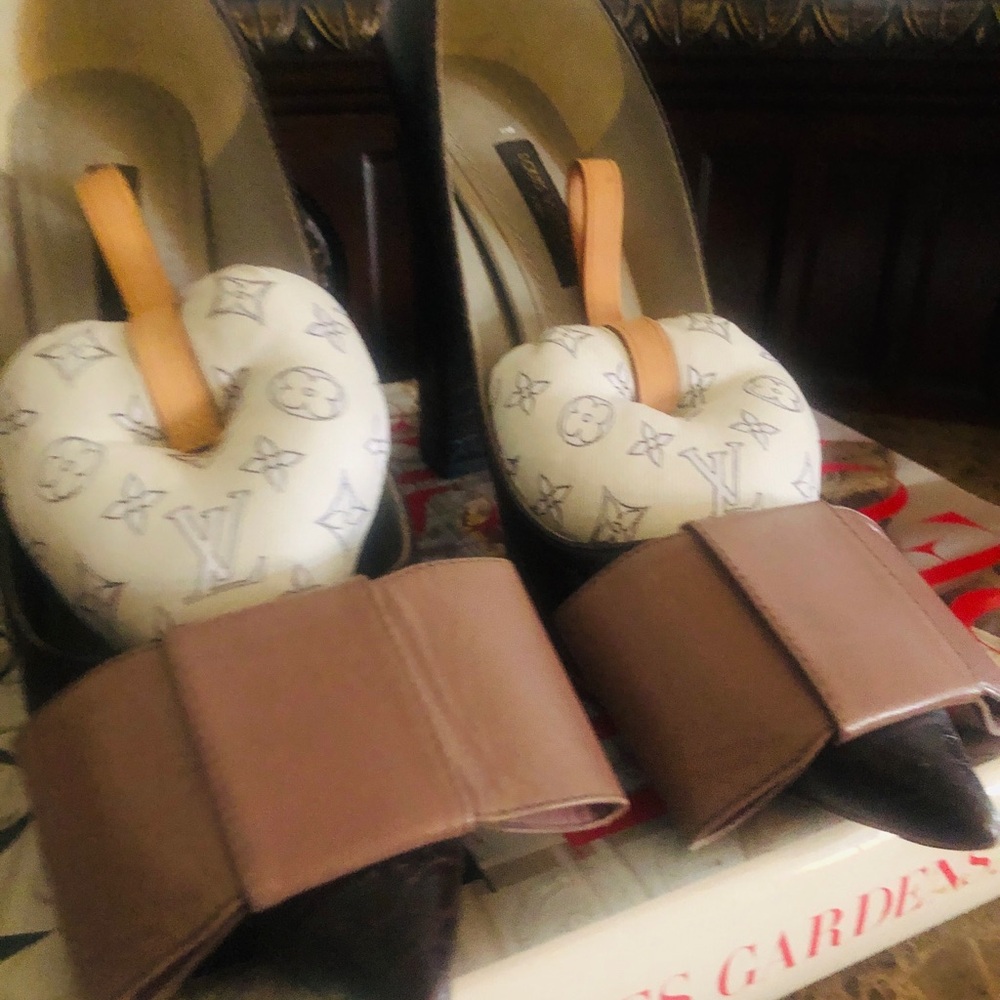 Louis Vuitton Women's Heels in Mahogany and Pink - Picture 6 of 7